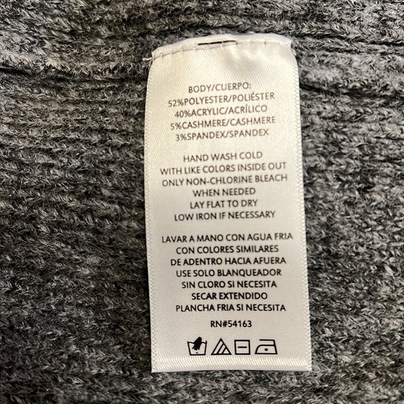 DKNY women’s Cashmere Blend sweater. - Picture 12 of 16